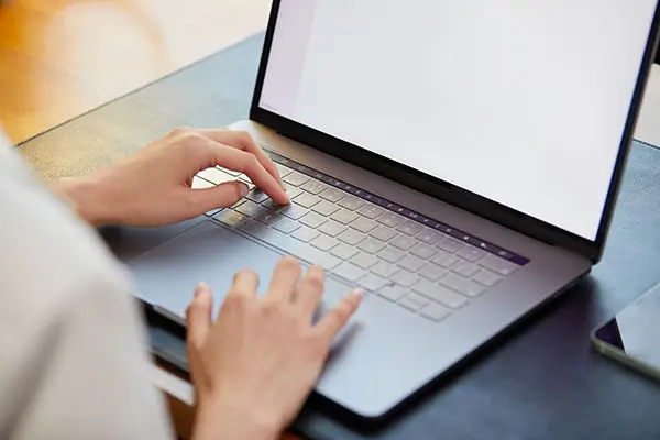 鲜红的党旗含义和象征